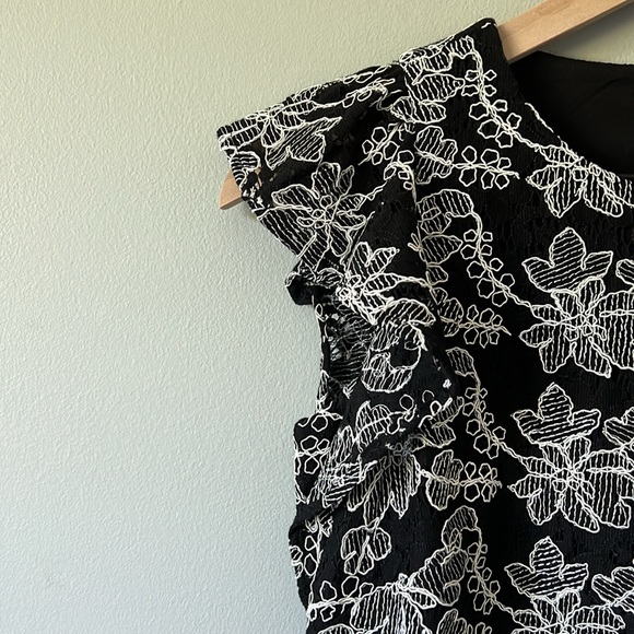 Ann Taylor Floral Dress - Size 00P - Picture 4 of 8